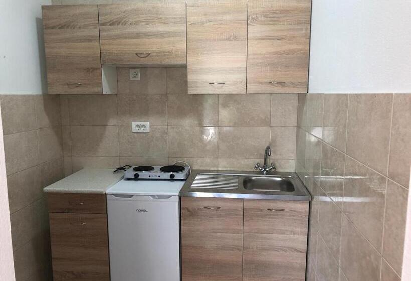 اتاق سه نفره دلوکس با چشم‌انداز دریا, Apartmani Maja