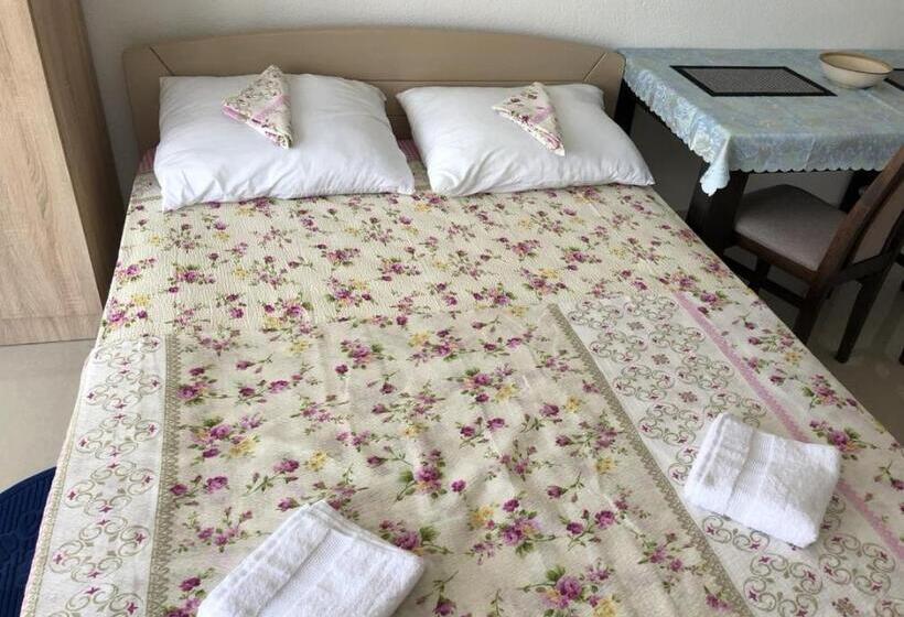 اتاق سه نفره دلوکس با چشم‌انداز دریا, Apartmani Maja