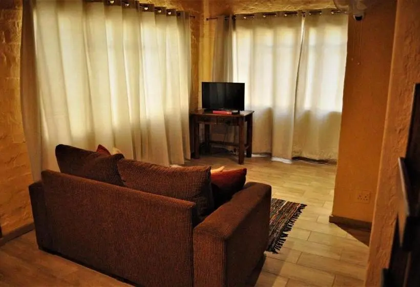 Standard Neljän Hengen Huone, Flamboyant Guesthouse