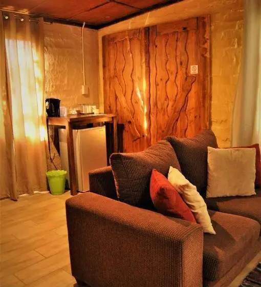 Standard Neljän Hengen Huone, Flamboyant Guesthouse