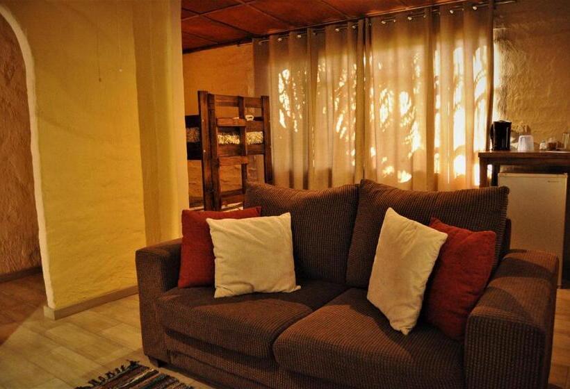 اتاق استاندارد چهار تخته, Flamboyant Guesthouse