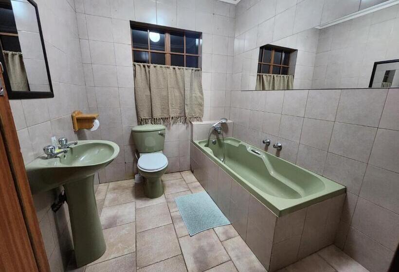 ４ベッドルームハウス, Flamboyant Guesthouse