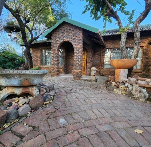 ４ベッドルームハウス, Flamboyant Guesthouse