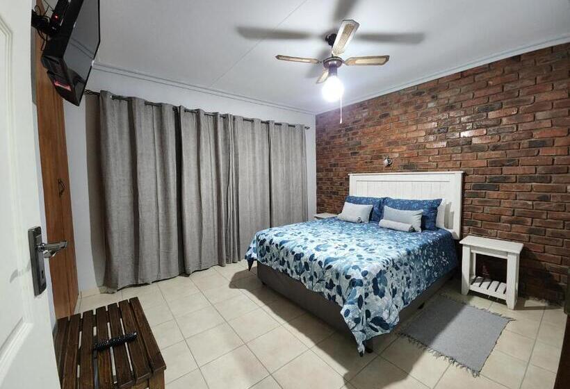 デラックスルーム, Flamboyant Guesthouse