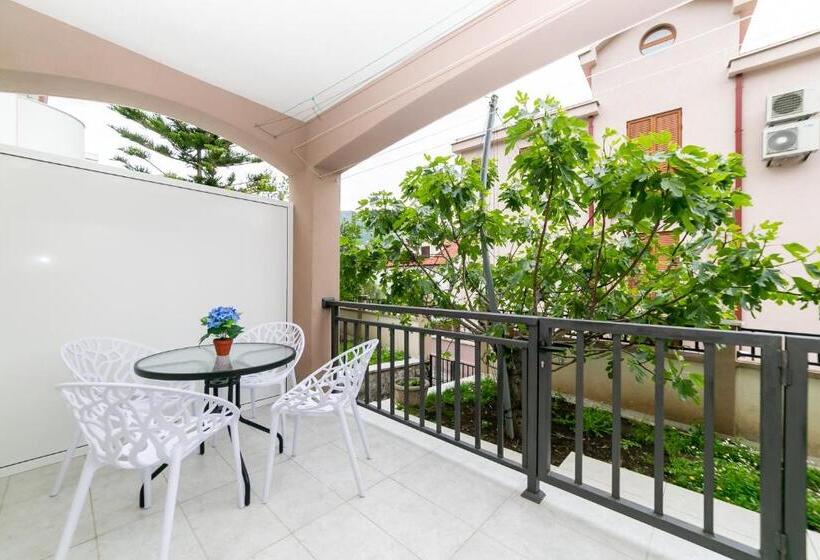 آپارتمان 1 خوابه با تراس, Milara Apartments