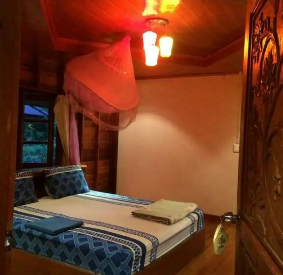 Deluxe-huone, Namtok Bungalows