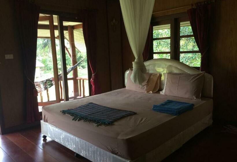 Номер Deluxe, Namtok Bungalows