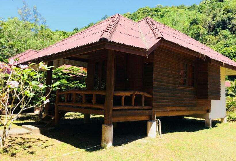 Номер Deluxe, Namtok Bungalows