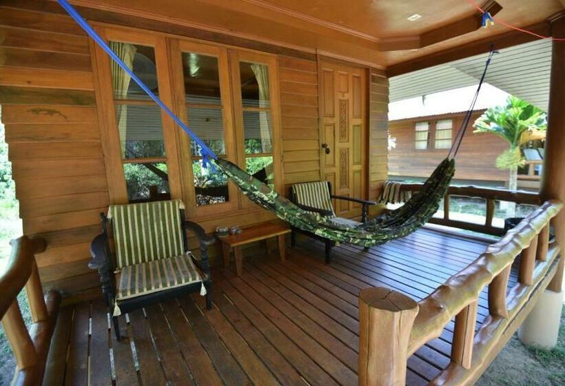 Номер Deluxe, Namtok Bungalows