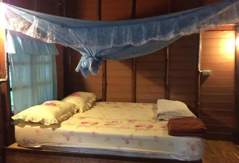 Basic-huone, Namtok Bungalows