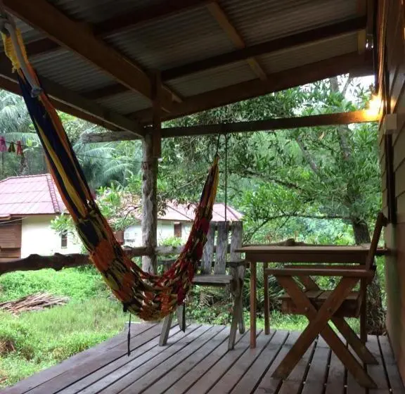 Basic-huone, Namtok Bungalows