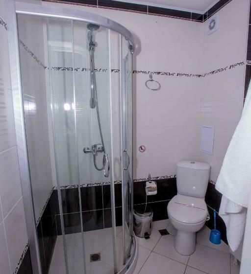 חדר סטנדרט עם מרפסת, The Step Family