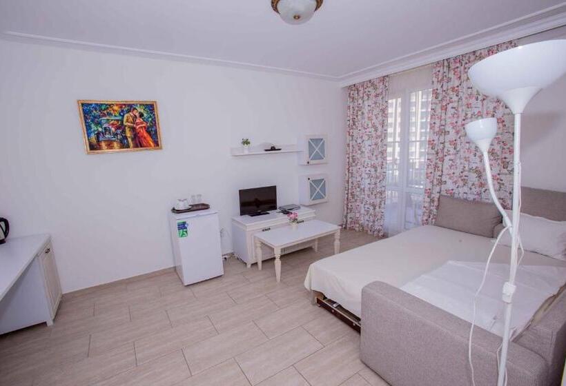 סוויטה עם מרפסת, The Step Family