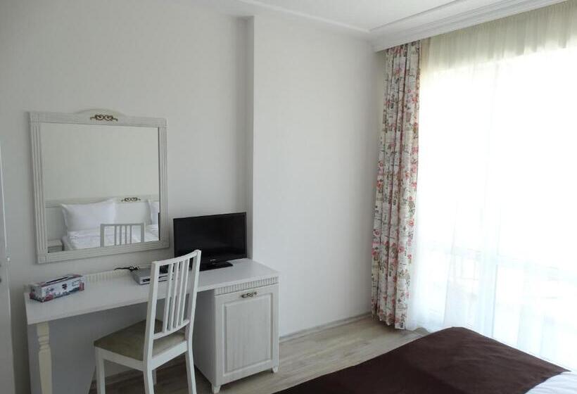 סוויטה עם מרפסת, The Step Family