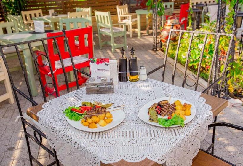 חדר סטנדרט עם מרפסת, The Step Family