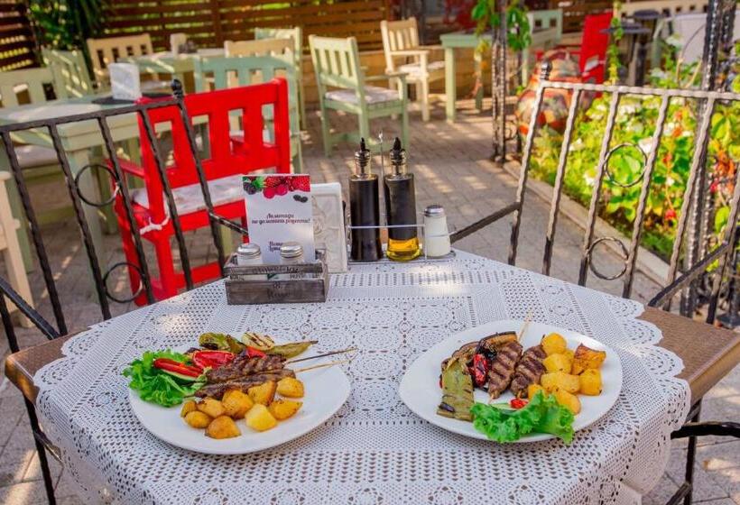 חדר סטנדרט עם מרפסת, The Step Family