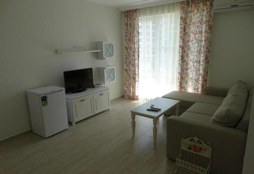 סוויטה עם מרפסת, The Step Family