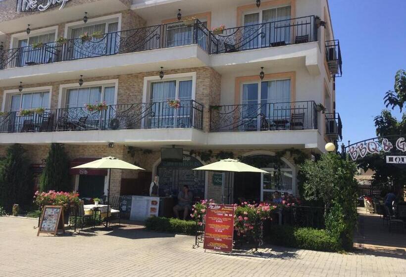 חדר סטנדרט עם מרפסת, The Step Family