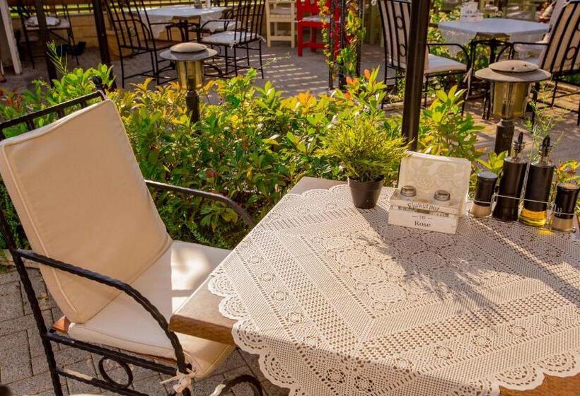 סוויטה עם מרפסת, The Step Family