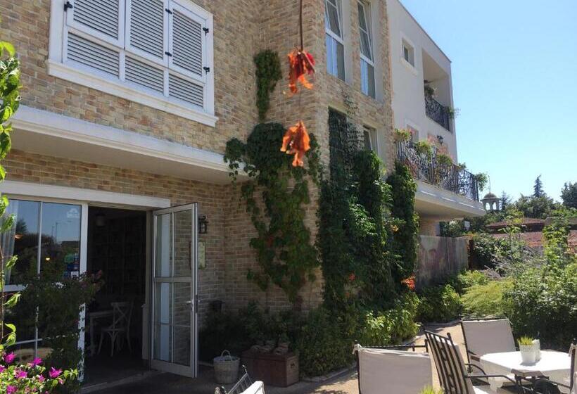 סוויטה עם מרפסת, The Step Family