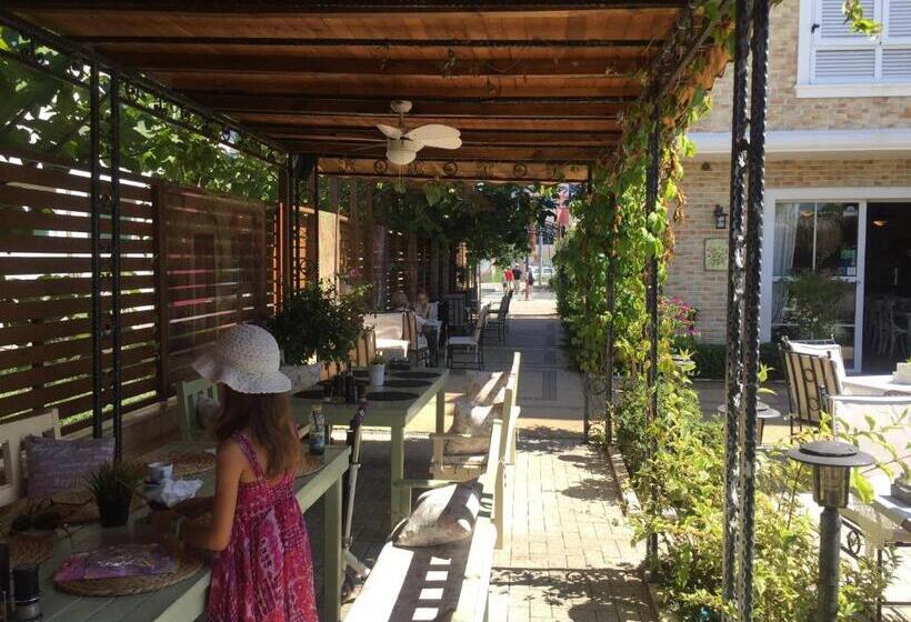 סוויטה עם מרפסת, The Step Family