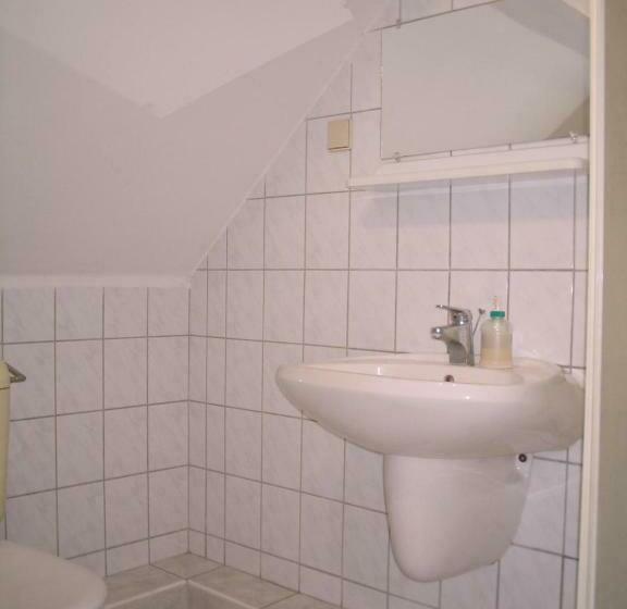 غرفة قياسية ثلاثية, Burg Eger