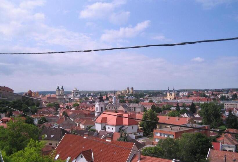 غرفة قياسية ثلاثية, Burg Eger