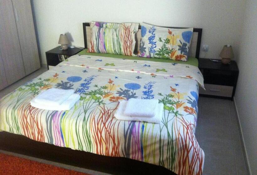 スイート, Guest House Nadezhda