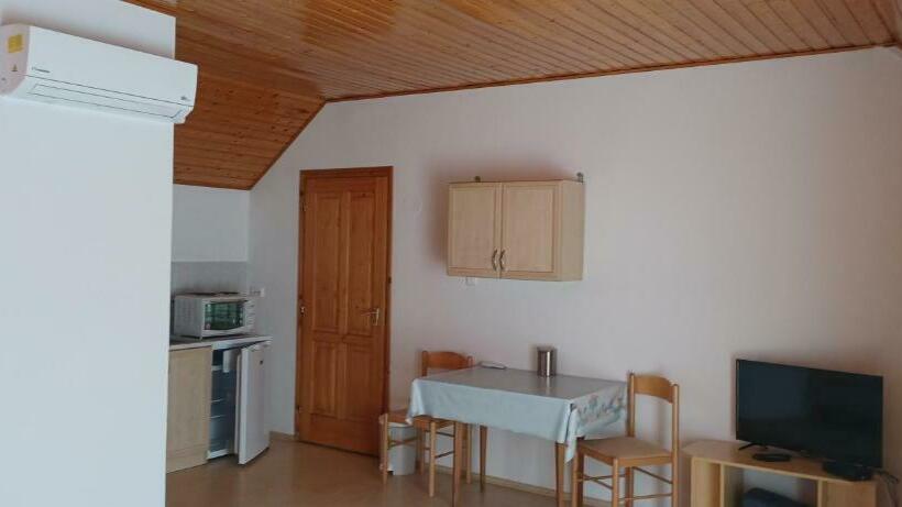 Студио Стандарт с Балконом, Jankó Apartman