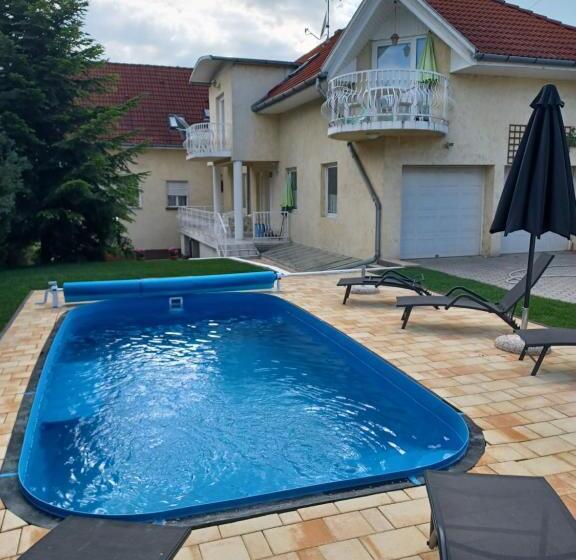 סטודיו סטנדרט עם מרפסת, Jankó Apartman