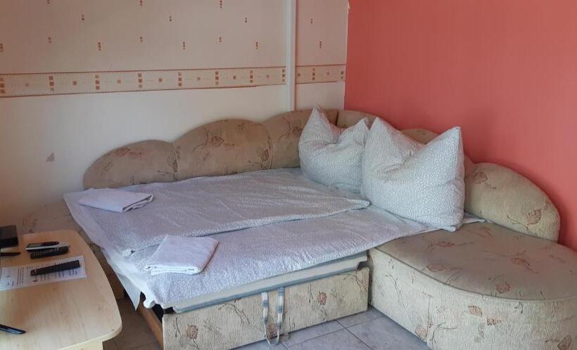 דירת פנטהאוז 2 חדרי שינה, Jankó Apartman