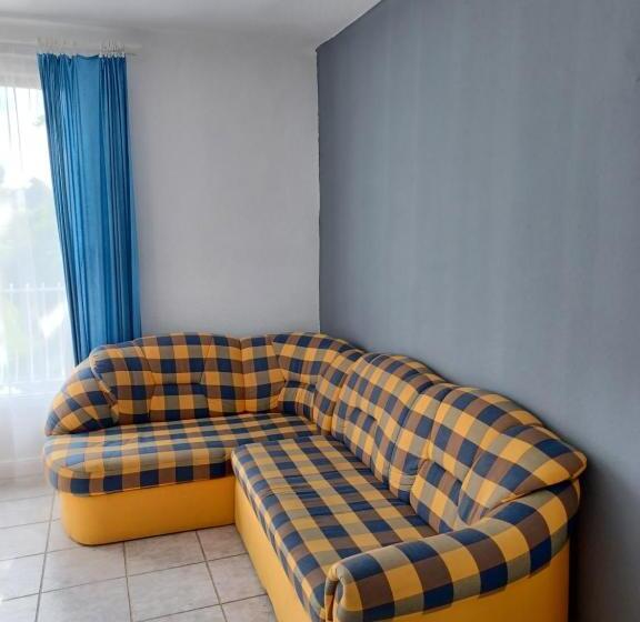 דירת 2 חדרי שינה עם נוף לבריכה, Jankó Apartman