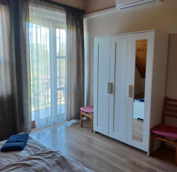 דירת 2 חדרי שינה עם נוף לבריכה, Jankó Apartman