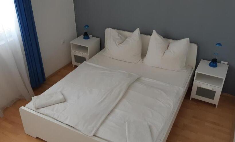 דירת 2 חדרים עם טרסה, Jankó Apartman