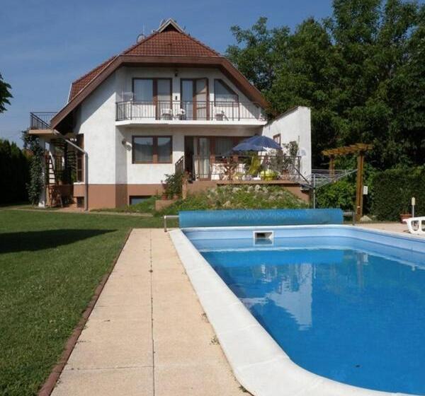 דירת 2 חדרי שינה עם נוף לבריכה, Jankó Apartman