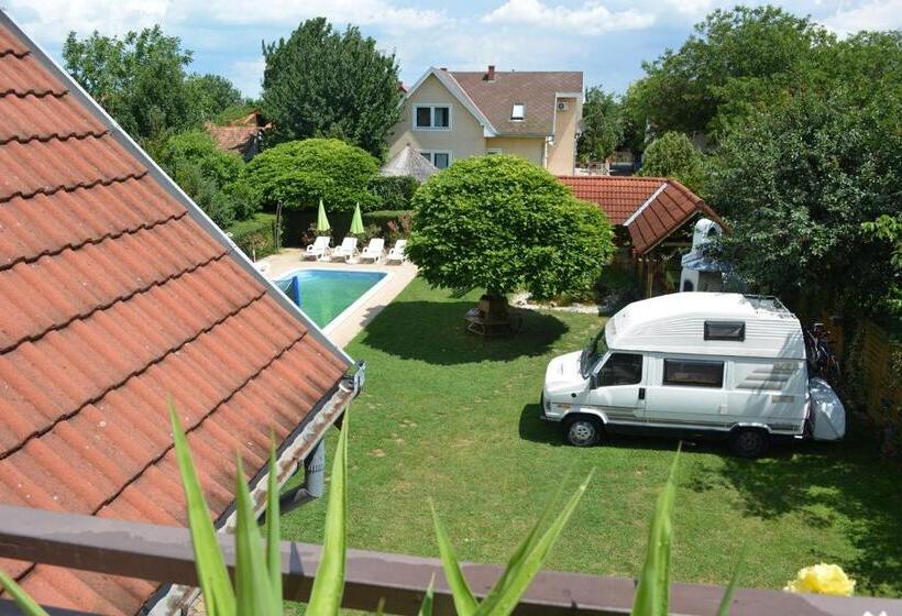 דירת 2 חדרי שינה עם נוף לבריכה, Jankó Apartman