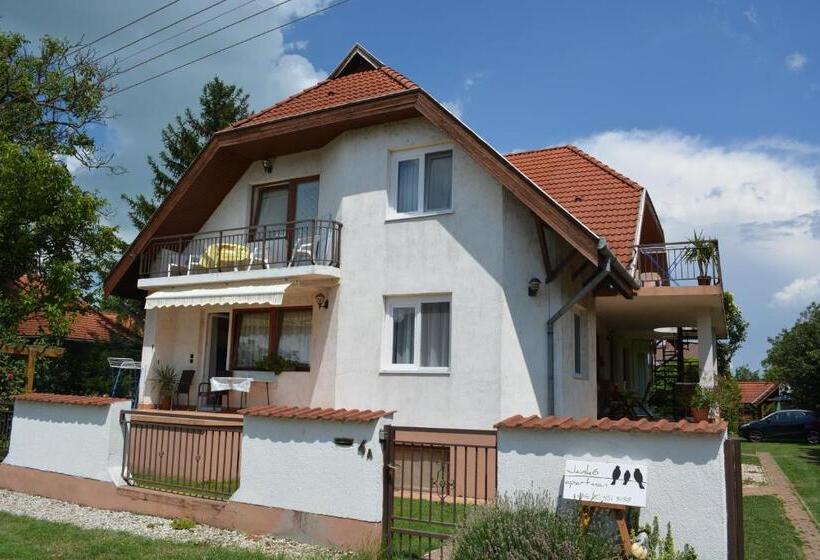 דירת 2 חדרי שינה עם נוף לבריכה, Jankó Apartman