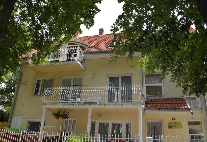 Апартаменты 1 Спальня Нижний Этаж, Jankó Apartman