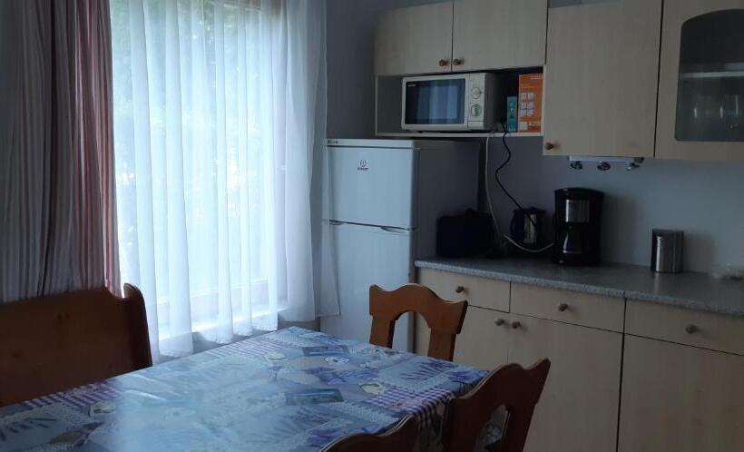 דירת חדר בקומת קרקע, Jankó Apartman