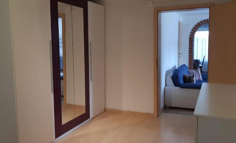 דירת חדר בקומת קרקע, Jankó Apartman