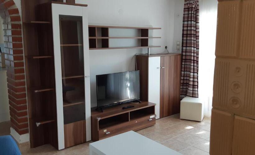 Апартаменты 1 Спальня Нижний Этаж, Jankó Apartman