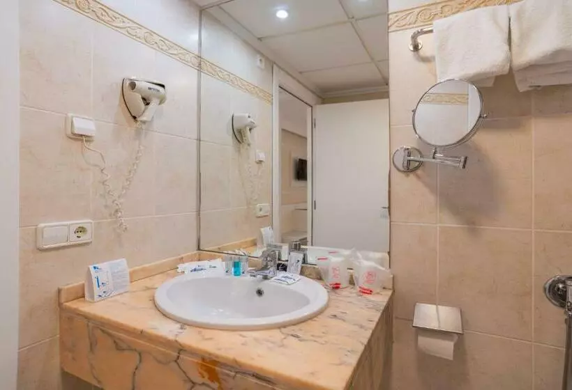 اتاق استاندارد سه نفره, Gran Hotel Peñiscola