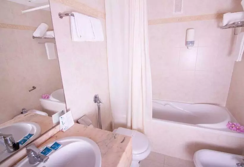 اتاق خانوادگی با چشم‌انداز جانبی دریا, Gran Hotel Peñiscola