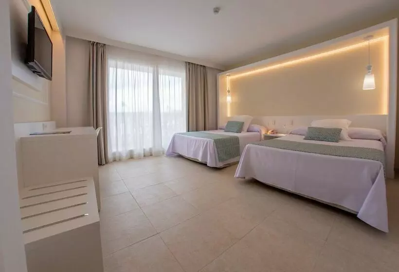 اتاق خانوادگی با چشم‌انداز جانبی دریا, Gran Hotel Peñiscola