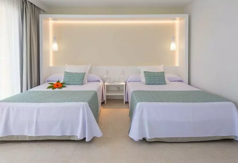 اتاق خانوادگی با چشم‌انداز جانبی دریا, Gran Hotel Peñiscola