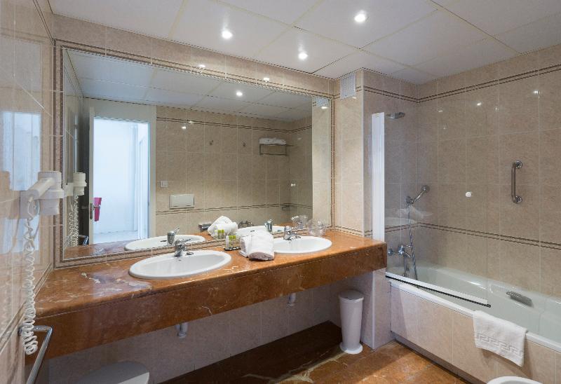 סוויטת ג'וניור, Alay - Adults Only Recommended