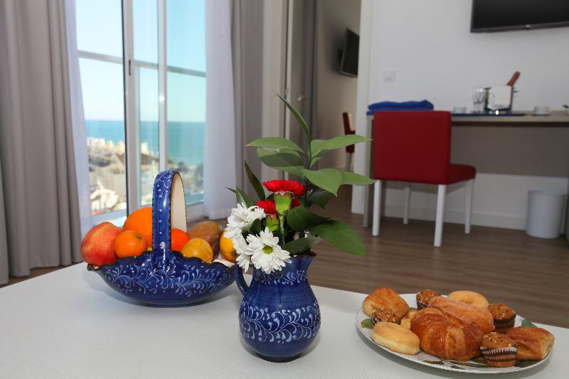 סוויטת ג'וניור, Alay - Adults Only Recommended