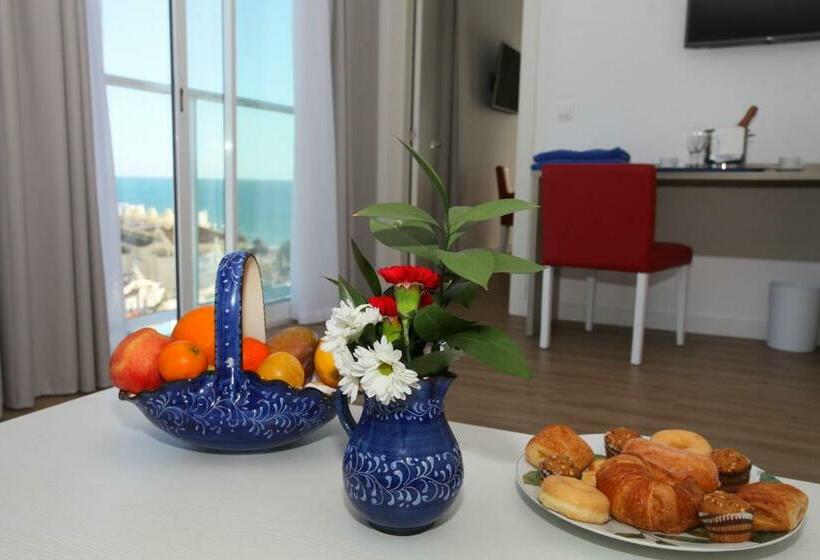 סוויטת ג'וניור, Alay - Adults Only Recommended