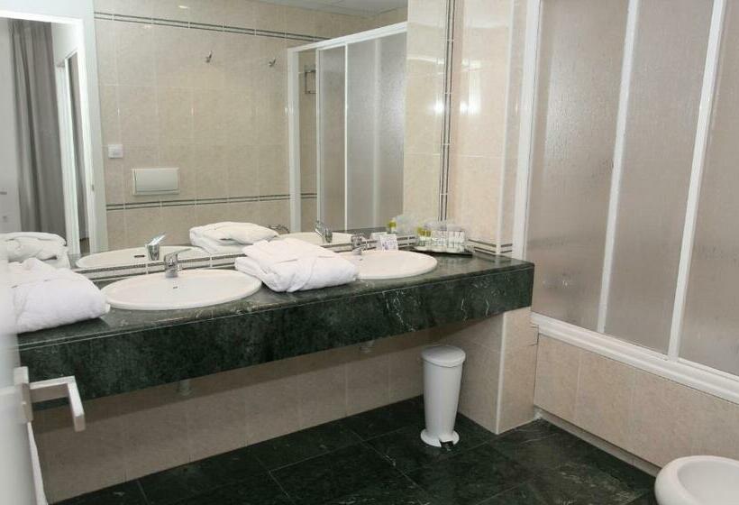 סוויטת ג'וניור, Alay - Adults Only Recommended