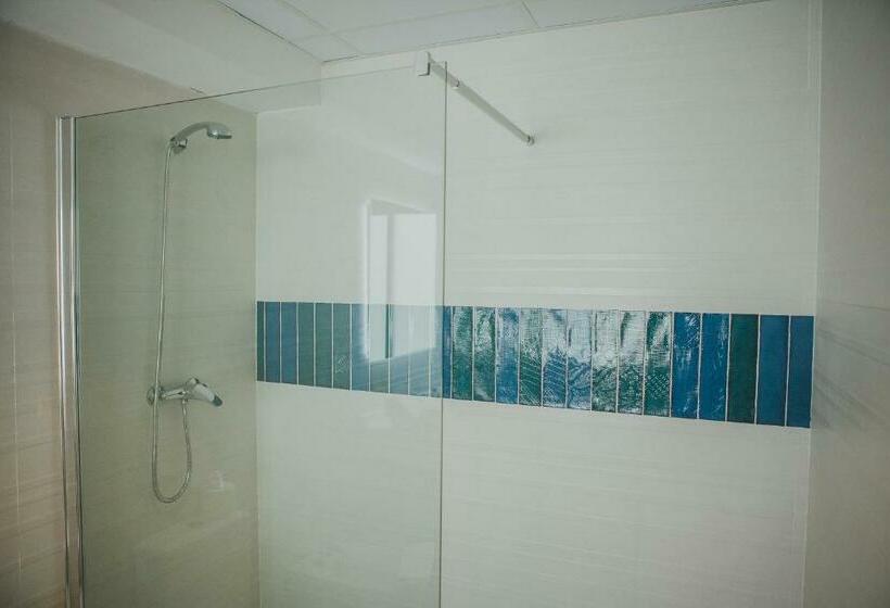 חדר אקונומי, Alay - Adults Only Recommended